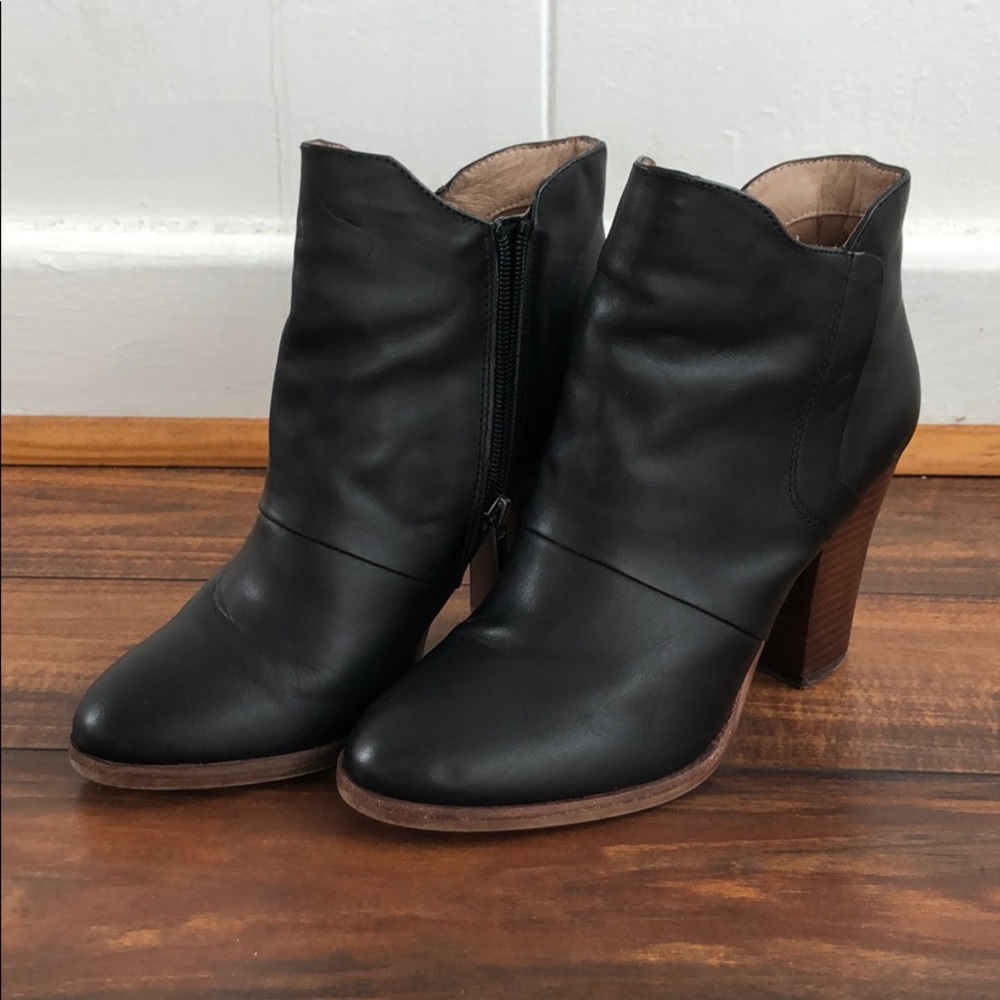 Halogen black leather booties